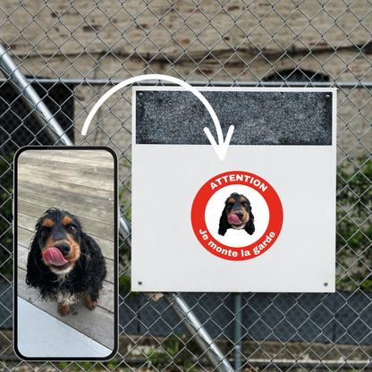 ATTENTION JE MONTE LA GARDE -  Custom Gate Sticker for 'Guard Dog' - FRENCH VERSION